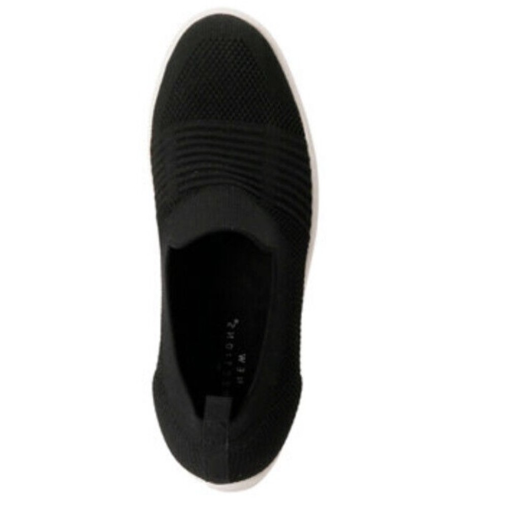 New Directions Wenna Black Sneakers. 6.5M.Foam Filled Footbed.Almost new.MSRP$60